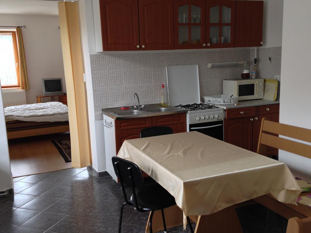 Petra Apartmanok Velem Zimmer foto