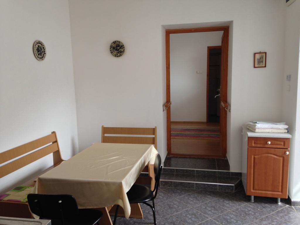 Petra Apartmanok Velem Zimmer foto