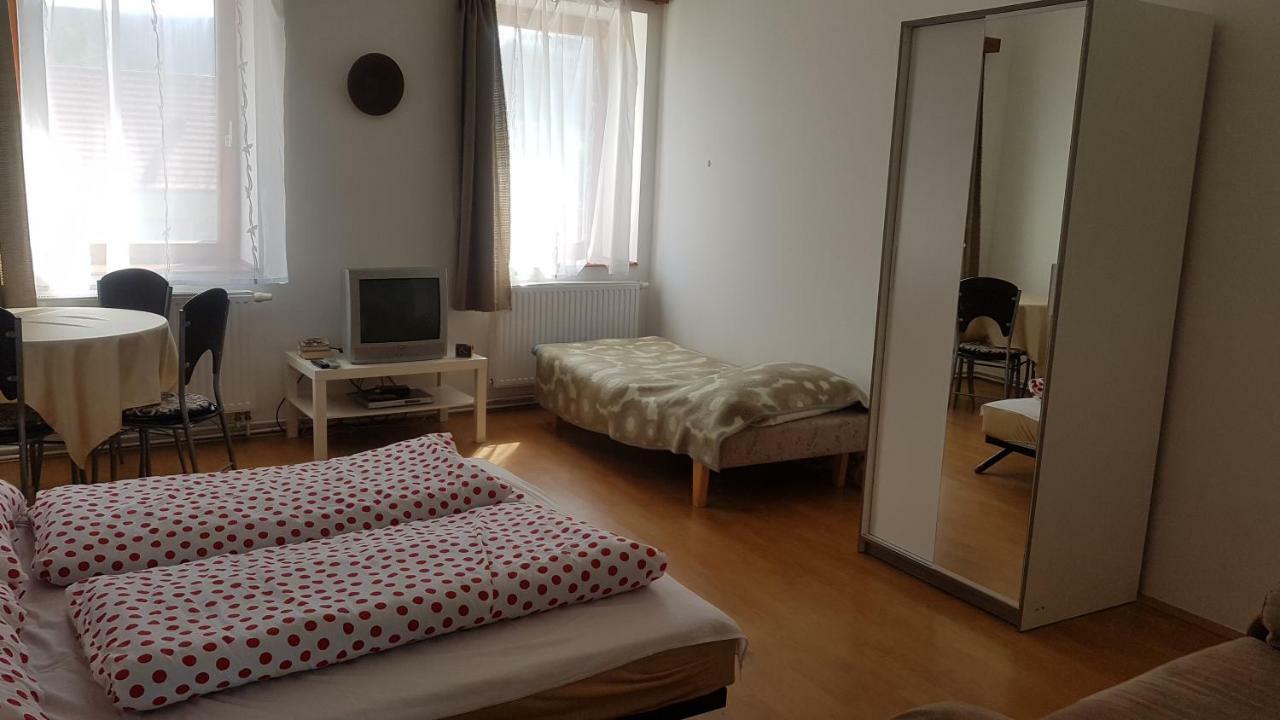 Petra Apartmanok Velem Exterior foto